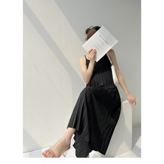 Váy 2 Dây Xếp Ly Suông Rộng A2587