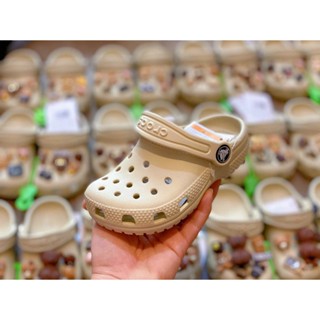 sale sục clasic tặng 6 charm ngẫu nhiên ( trai hoac gái ) shop lay charm