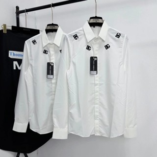 Áo sơ mi trắng nam dài tay Đôn chề trơn thêu logo chữ DG quanh cổ che khuy dáng đơn giản