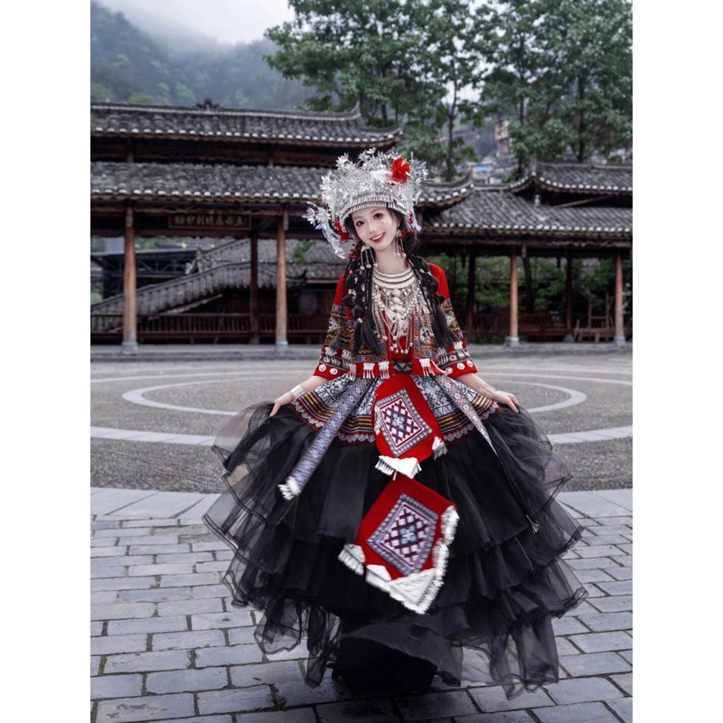 Trang phục miêu cương đen đỏ ( sẵn )