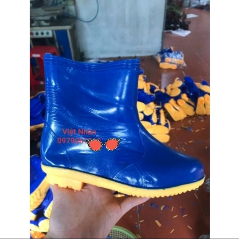 Ủng ngắn cao su đi mưa chất liệu dẻo dai, keo bền chắc, chống thấm nước