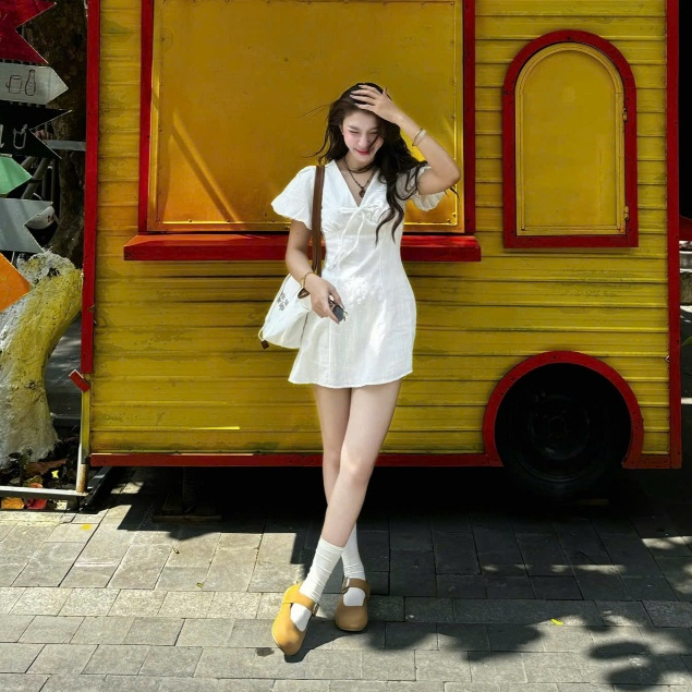 (KÈM QUẦN BẢO HỘ) Váy ren ôm dáng ngắn tay bồng thắt nơ CLARA DRESS | BigBuy360 - bigbuy360.vn