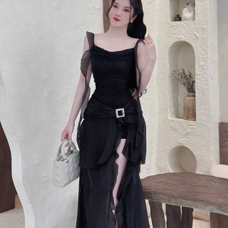 Váy cúp đáp ngực xẻ đùi