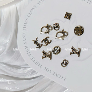 CHARM KIM LOẠI CHỮ M193 SET 30 VIÊN