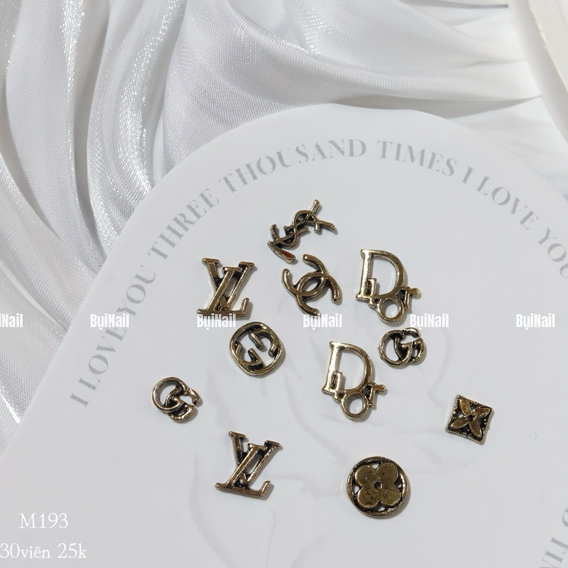 CHARM KIM LOẠI CHỮ M193 SET 30 VIÊN