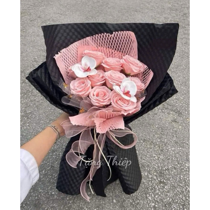 BÓ HOA SÁP TONE BLACK PINK ECUDOR MIX LAN