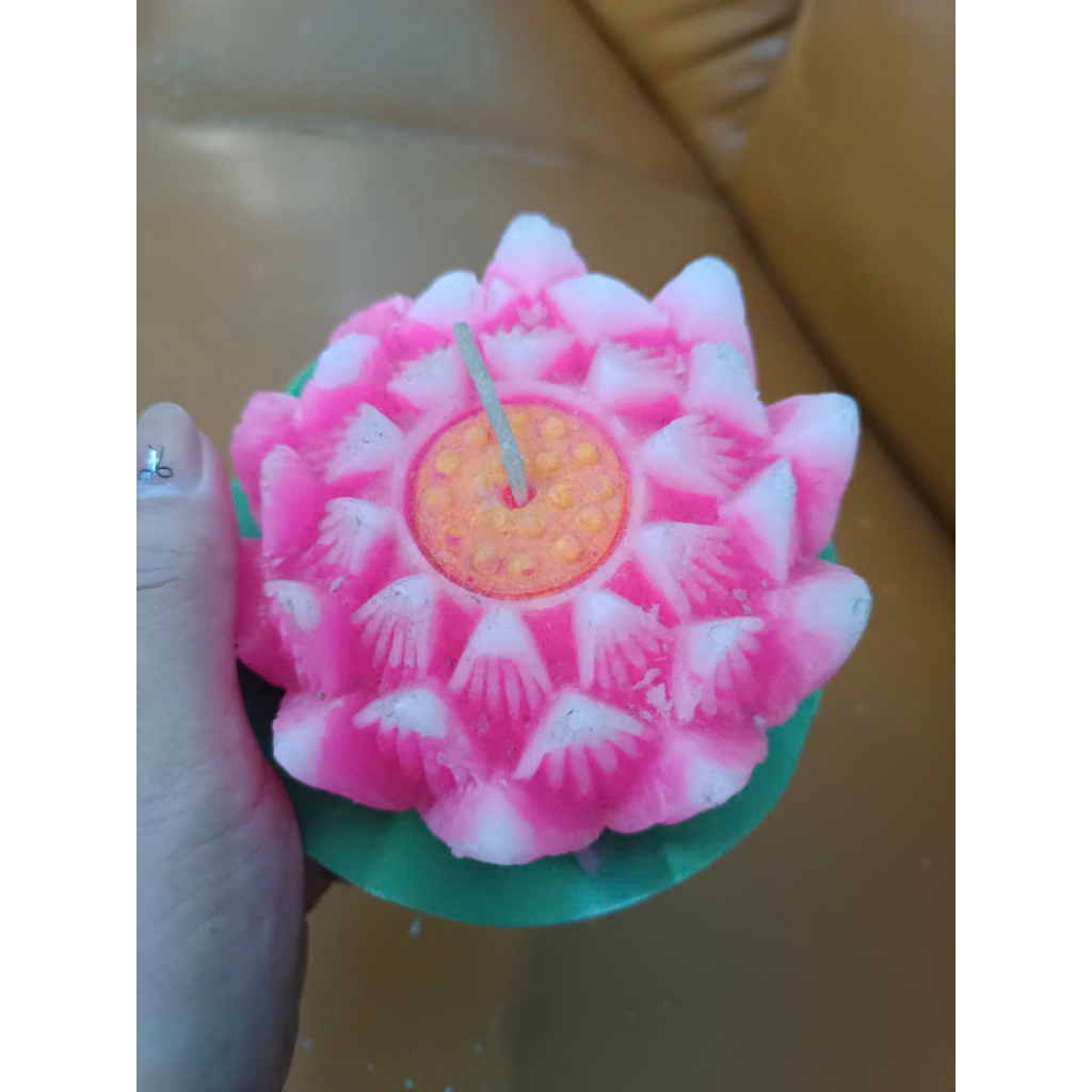 Nến sáp HOA SEN đế vàng(8,12 giờ)