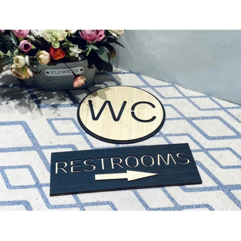 Bảng Restroom dán tường, Bảng gỗ decor dán tường nhà vệ sinh