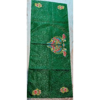 Khăn buồm thêu trên nền vải gấm -Trang Phục Phụ Kiện Hầu Đồng