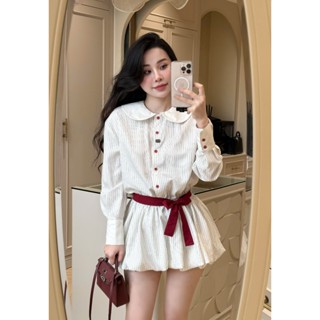 set jumsuit áo sơ mi cổ sen chân váy xòe bồng dáng ngắn buộc belt đỏ cúc đỏ thiết kế LINH HOÀNG TỰ MAY lipu