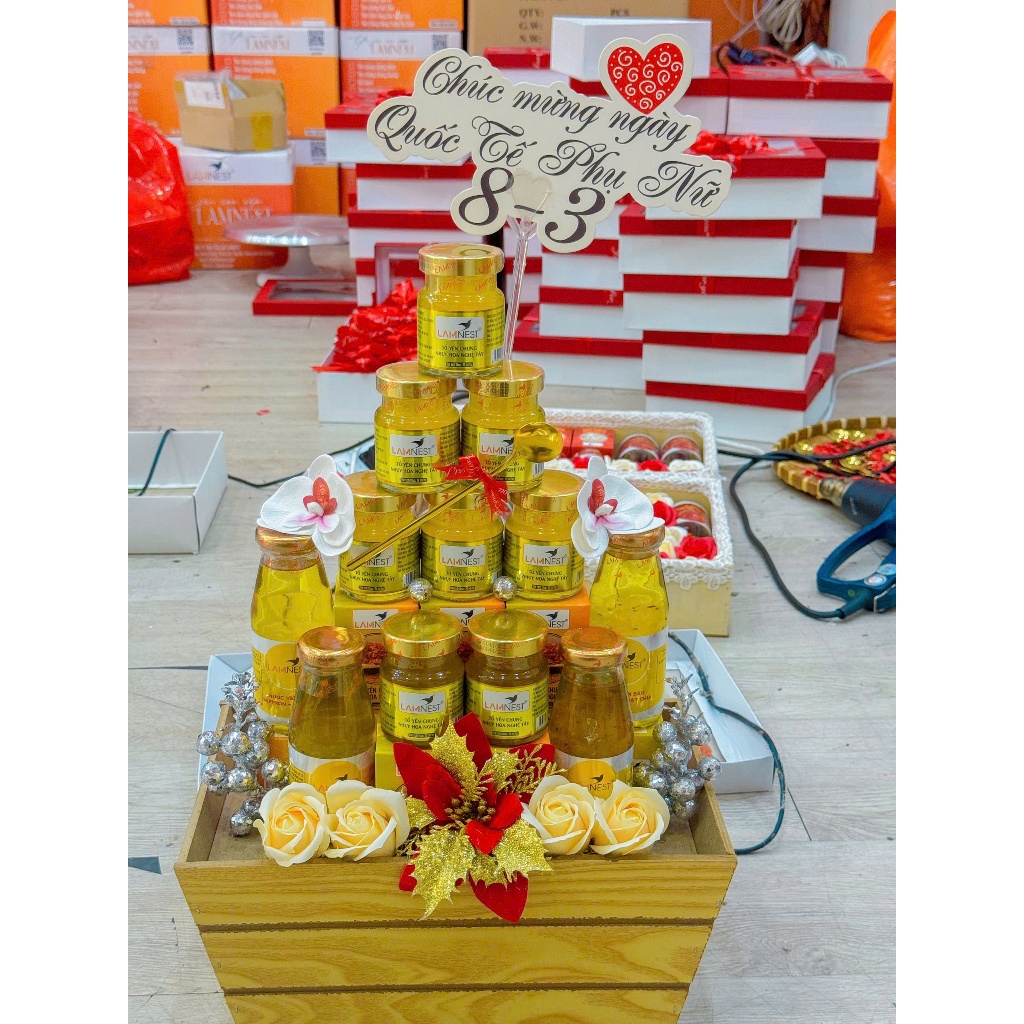 set [8/3,20/10,20/11]yến 8 hủ yến nhụy hoa nghệ tây 30% yến và 4 yến chai safaron 185ml 10% yến