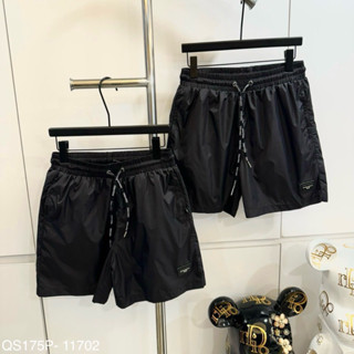 Quần đùi unisex nam nữ thiết kế đen trơn gắn tag da logo DG, quần short gió 2 lớp hot 2024