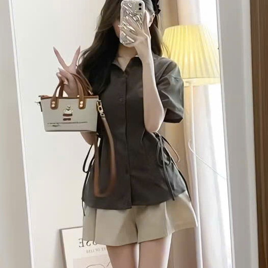 Set áo sơ mi đũi phối dây buộc hai bên eo kèm quần short cạp chun A87 SUTANO | BigBuy360 - bigbuy360.vn