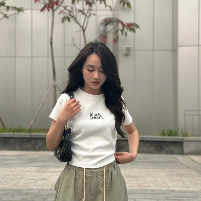Áo thun baby tee nữ cổ tròn tay ngắn thêu hình black fearl A142 SUTANO | BigBuy360 - bigbuy360.vn