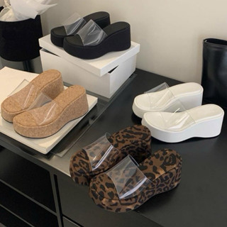 Dép nữ hàng QCCC đế xuồng quai trong cao 9 cm mũi tròn sang chảnh nhẹ chân