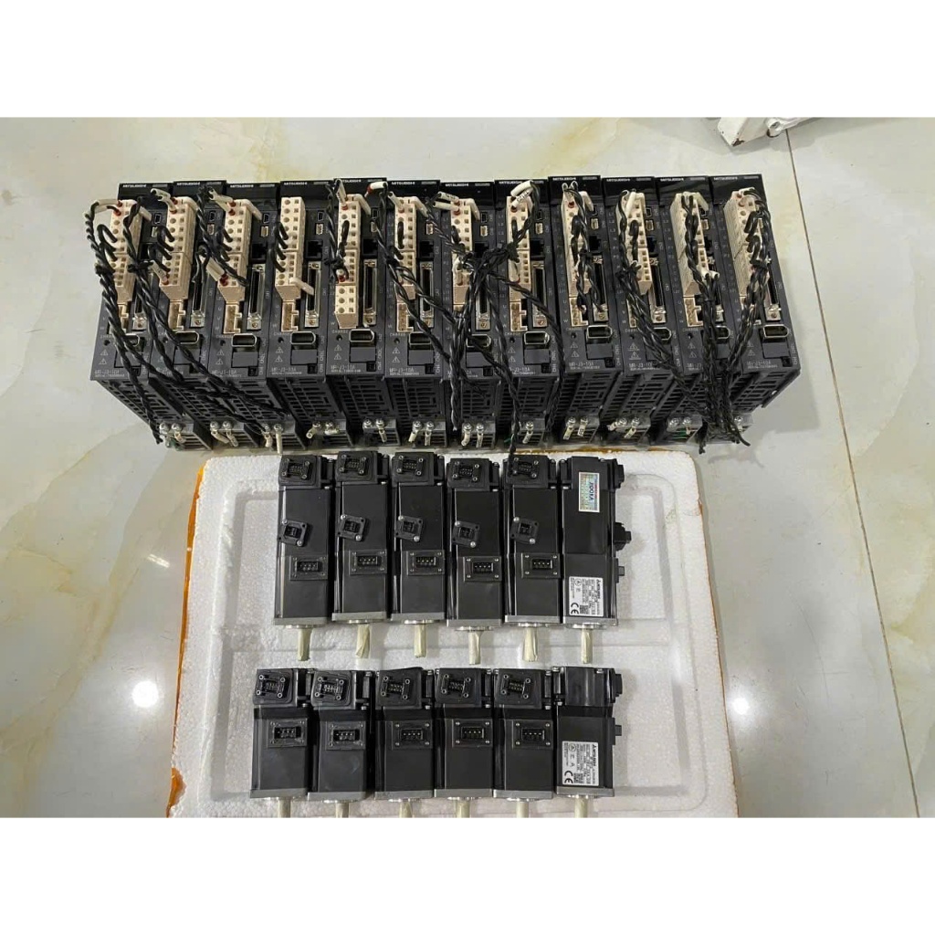 Full bộ servo chạy xung100w ( có xuất HD VAT ) gồm DRIVER MR-J3-10A + Motor + cáp servo