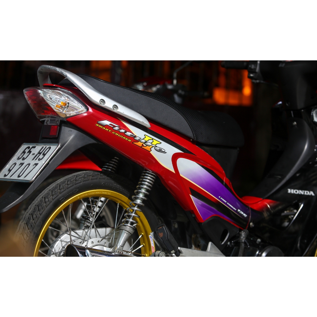 Tem Future II (Future 2) đen đỏ