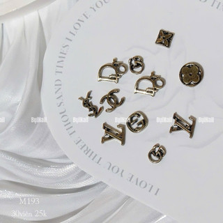 CHARM KIM LOẠI CHỮ M193 SET 30 VIÊN