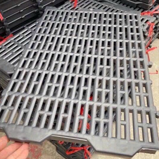 Vỉ nhựa lót sàn, tấm lót sàn chuồng chó, mèo, thú cưng 40cm x 55cm (Đen)