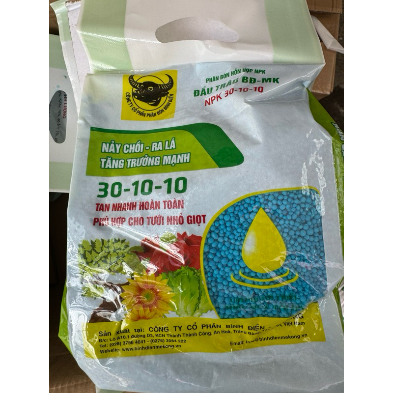 Phân bón NPK 30-10-10 tan nhanh Đầu trâu gói 1kg