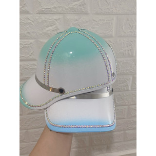 Nón bảo hiểm đính đá thủ công mẫu đơn giản màu loang trắng
