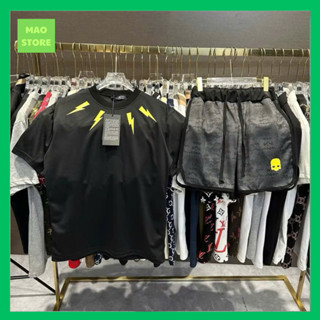 Bộ Đồ Nam Mặc Hè PB Cotton In Hoạ Tiết Logo Tia Sét Đầu Lâu Quanh Cổ Phối Quần Loang . Bộ Cộc Tay Siêu Cấp Cho Boy Phố