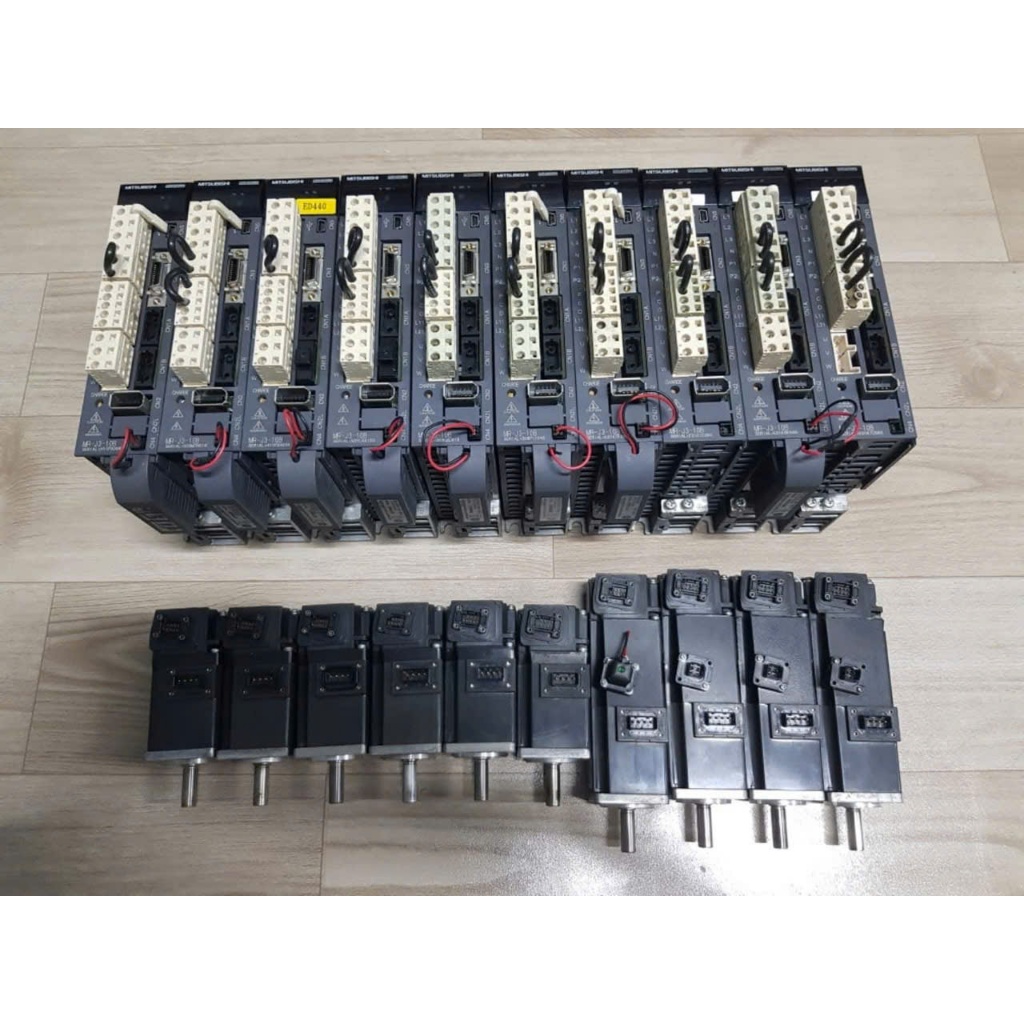 Full bộ servo chạy mạng 100w ( có xuất HD VAT ) gồm DRIVER MR-J3-10B + Motor + cáp servo