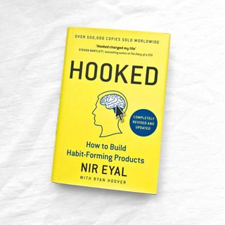 Sách - Hooked : How to Build Habit-Forming Products by Nir Eyal ( Khu Vườn Sách )