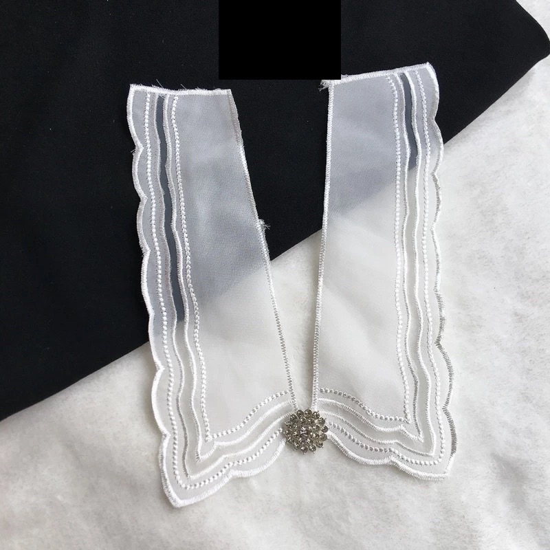 C24_CỔ VOAN REN TRẮNG