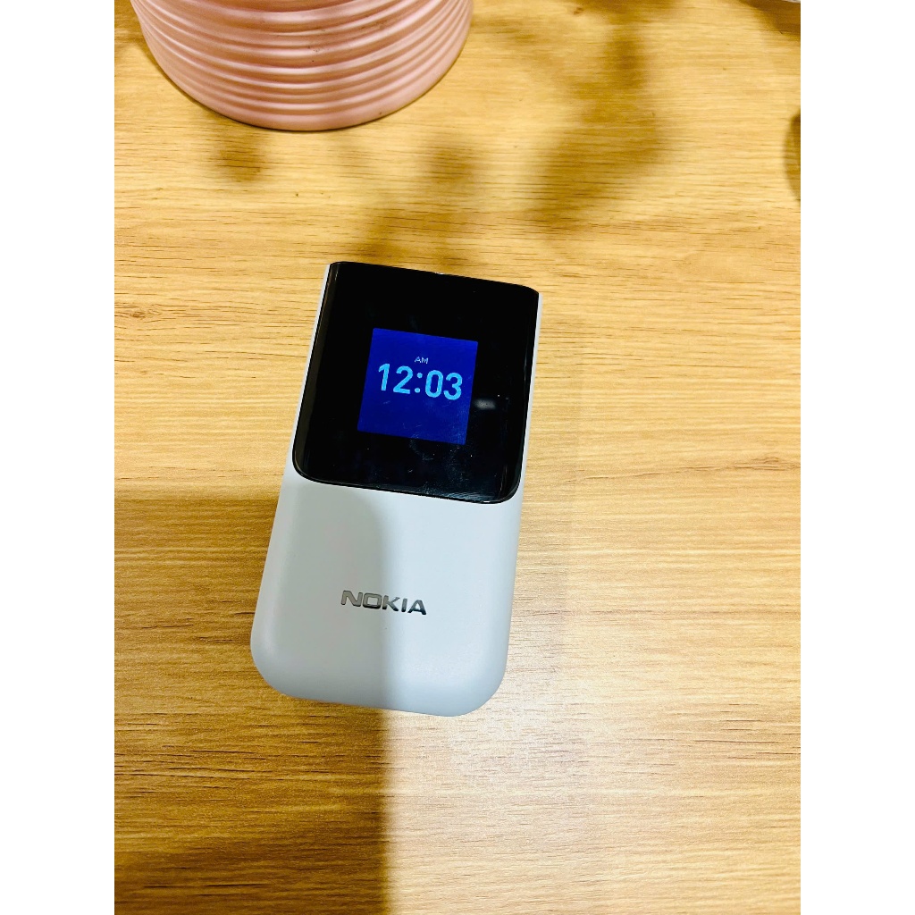 Điện thoại Nokia 2720 Flip – đầy đủ hộp, phụ kiện, tai nghe lỗi internet đáp ứng nghe gọi