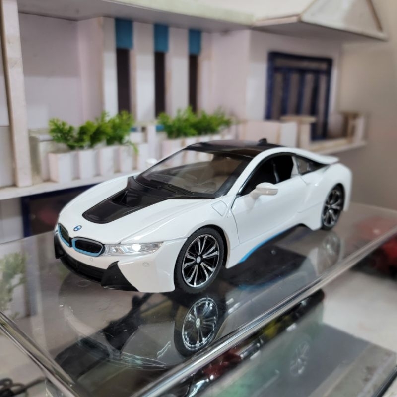 Mô hình xe thể thao BMW i8 tỷ lệ 1:22 bằng kim loại có đèn, có còi và chạy cót