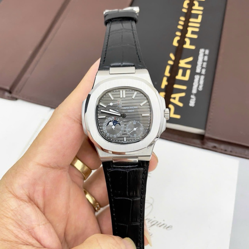 Fullbox PATEK PHILIPPE 𝐍𝐚𝐮𝐭𝐢𝐥𝐮𝐬 𝟓𝟕𝟏𝟐𝐑 - automatic. RVW
