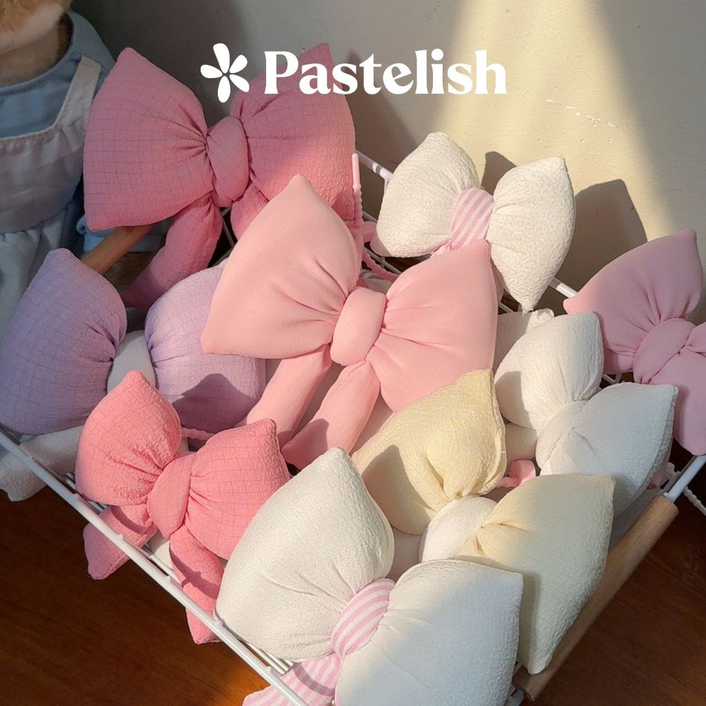 Charm nơ chần bông Pastelish, dùng để cài túi xách, balo. Charm dạng nơ vải…