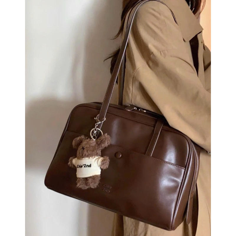 Túi đeo vai chio2nd túi trước trái tim kèm charm size 28cm | BigBuy360 - bigbuy360.vn