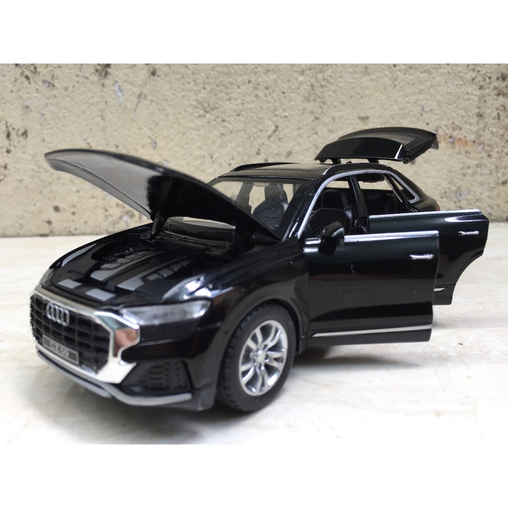 Mô hình trang trí xe Audi Q8 2019 1:32 kim loại (XAUD32Q8)