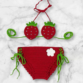 Bikini len trái dâu cho bé gái