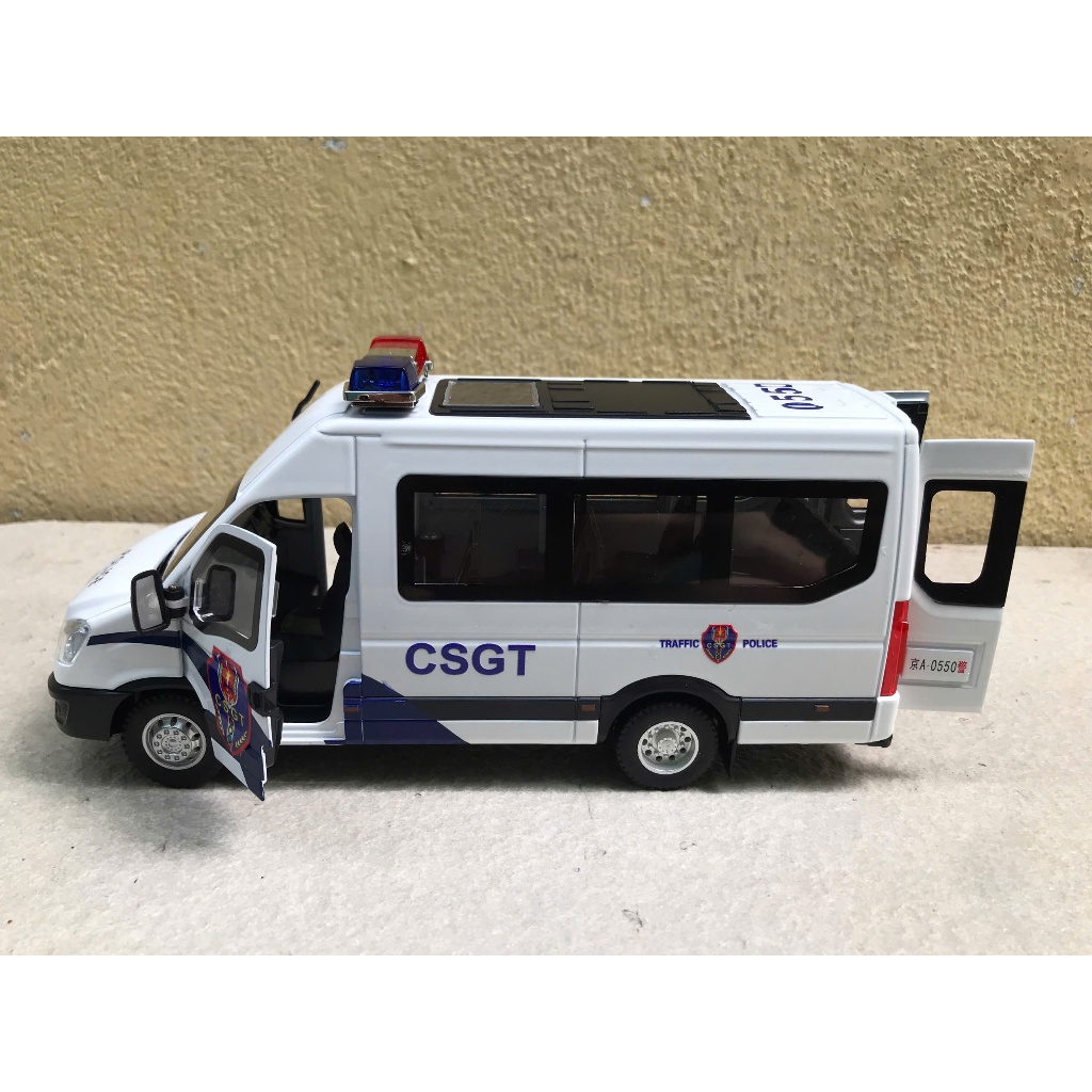 Mô hình xe Police CSGT IVECO 1:24