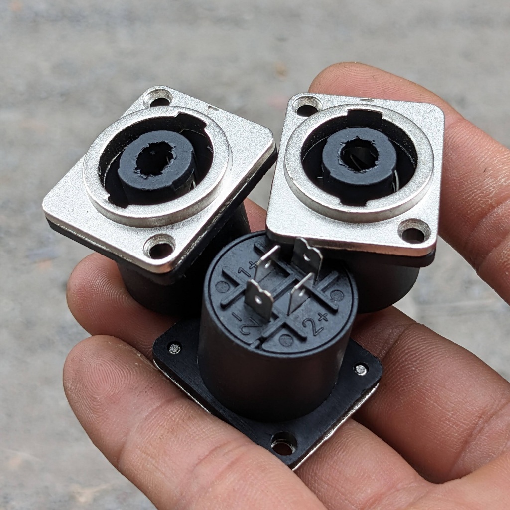 Jack speakon cái vuông mặt nhôm chân đồng lỏi xịn chịu nhiệt độ giá 1 cái , shop bán giá thật