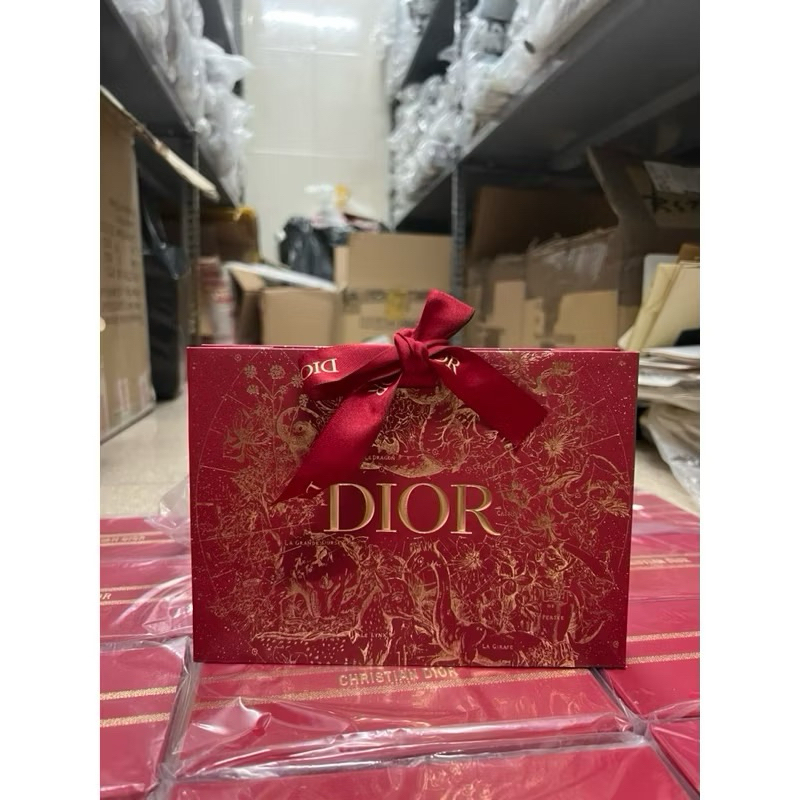 (Auth)- Túi giấy Diior đỏ tết 19*13*7cm