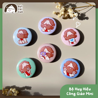 Bộ Huy Hiệu Chúa Giêsu Chibi Loại Mini Quà Tặng Công Giáo Đường Kính 32mm Đế Nhựa Có Ghim Cài Thiết Kế Bởi Bút Chì Cùn