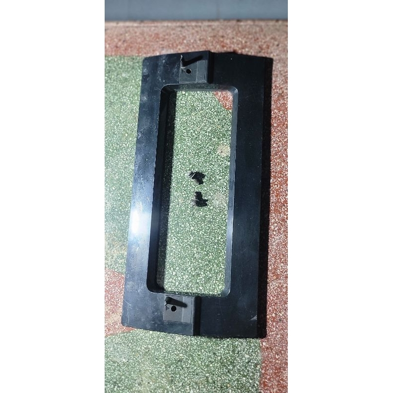 Chân đế để tivi Sony KLV-32R402A chân củ do hư màn chân còn ok như hình trên tháo ra,bán cho a,em mu