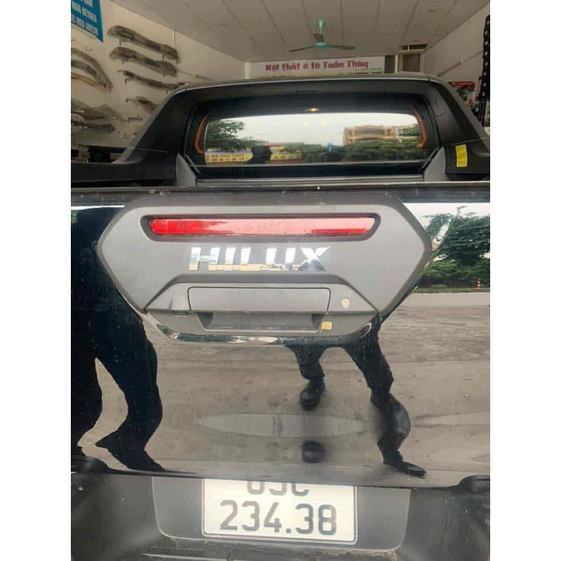 Ốp tay cốp cho xe Hilux 2015-2025
