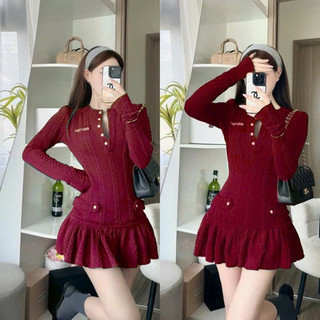 ĐẦM GÂN Đỏ MÓC XÍCH TAY DÀI LOGO THÊU Dáng Ngắn Xoè