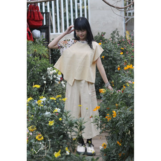 LAMLIY - Áo cổ trụ raglan phối hoa linen