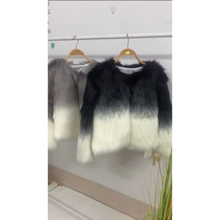 𝐂𝐎́ 𝐒𝐀̆̃𝐍. Áo Lông Trắng Ombre Các Màu