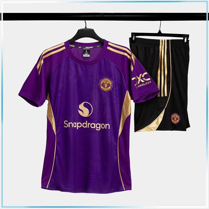Bộ Đồ Đá Banh MU Tím Strivend 2025 - Áo Đá Bóng Thun Mè Thoáng Khí