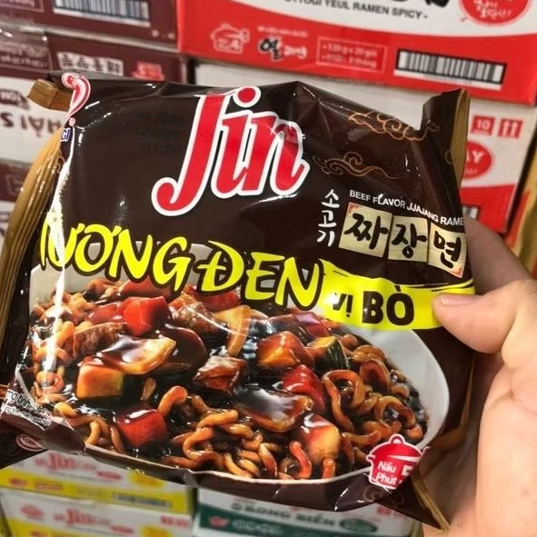 Mì Jin tương đen vị bò Ottogi 135gr