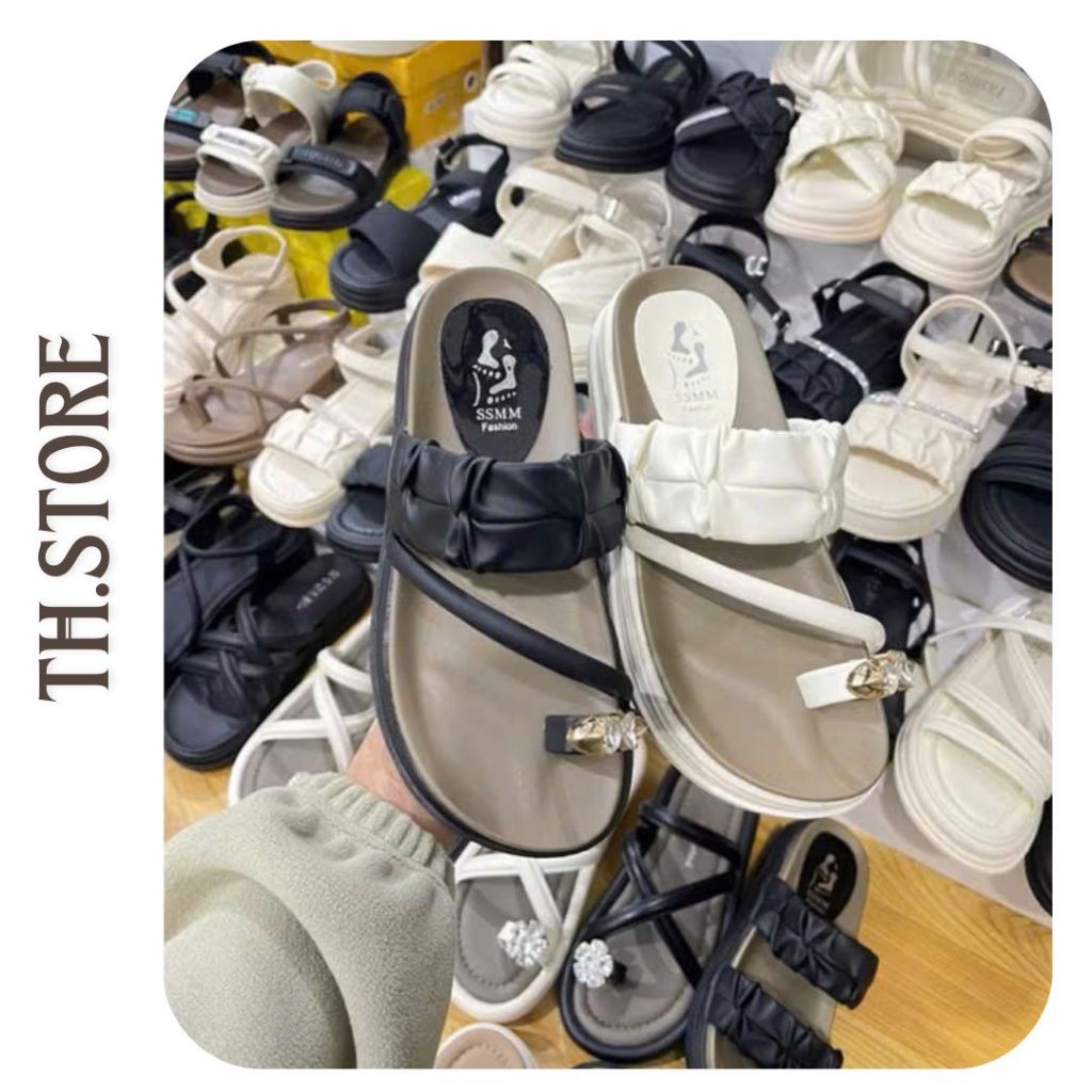 TH.STORE dép kẹp đính đá khuy vàng