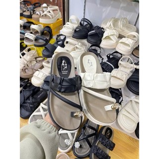 TH.STORE dép kẹp đính đá khuy vàng