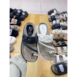 TH.STORE dép kẹp đính đá khuy vàng